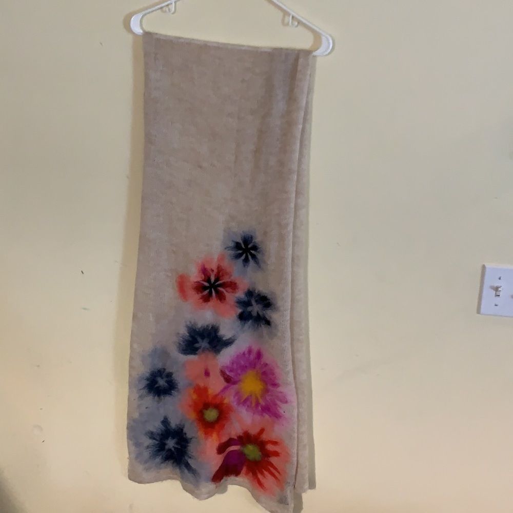 Traubadour Flowery Scarf